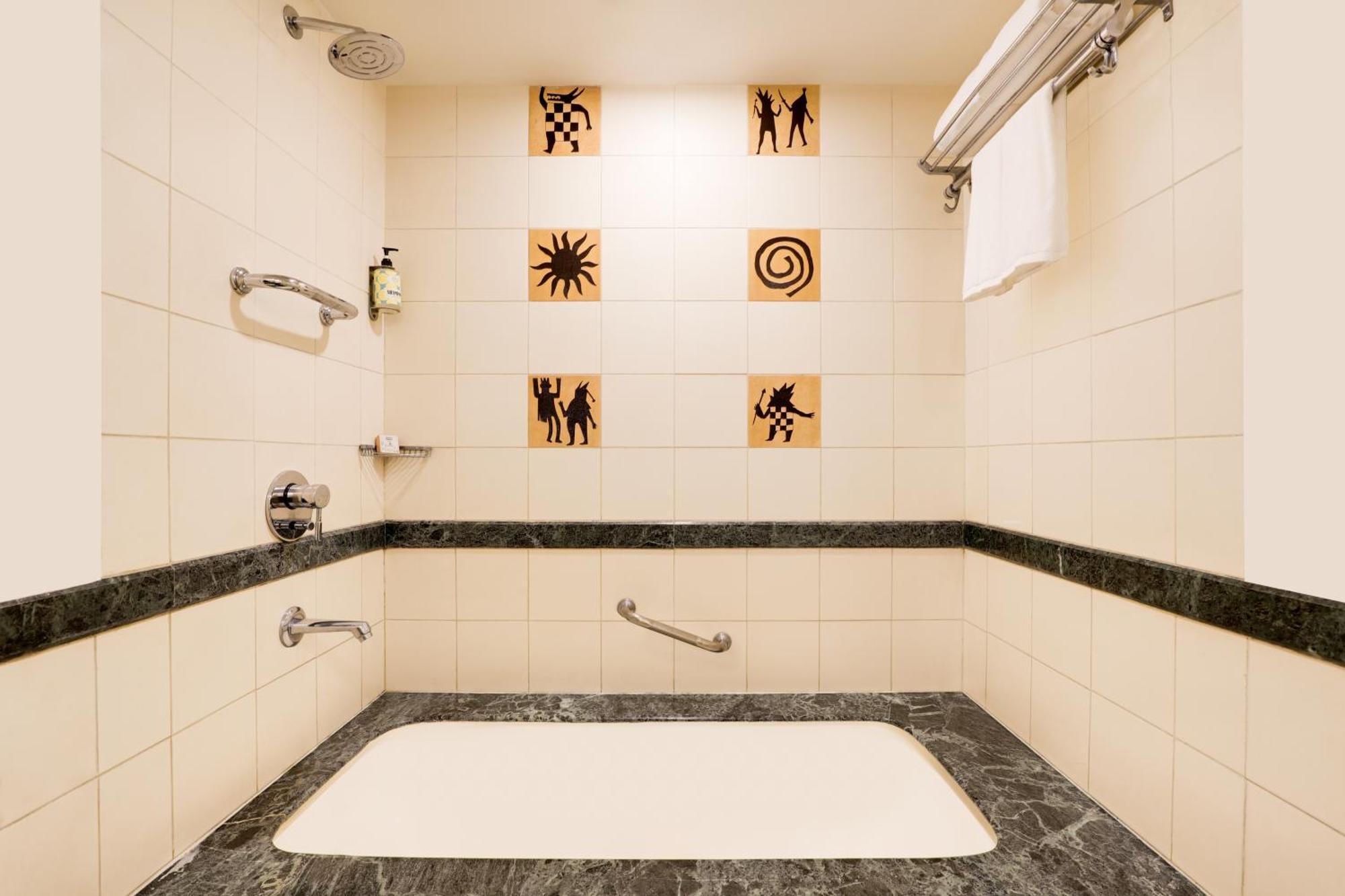 Lemon Tree Hotel, Indore Zewnętrze zdjęcie