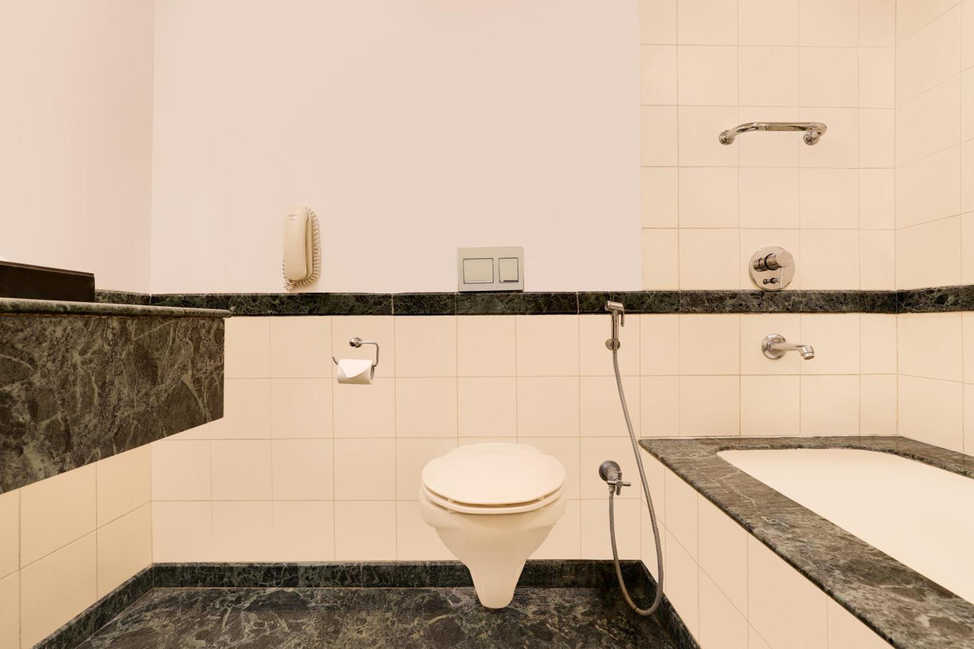 Lemon Tree Hotel, Indore Zewnętrze zdjęcie