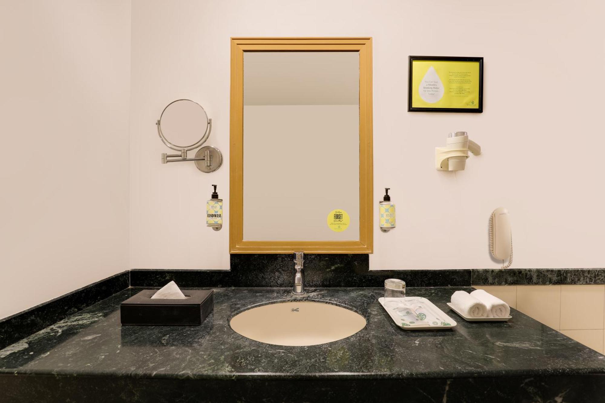 Lemon Tree Hotel, Indore Zewnętrze zdjęcie