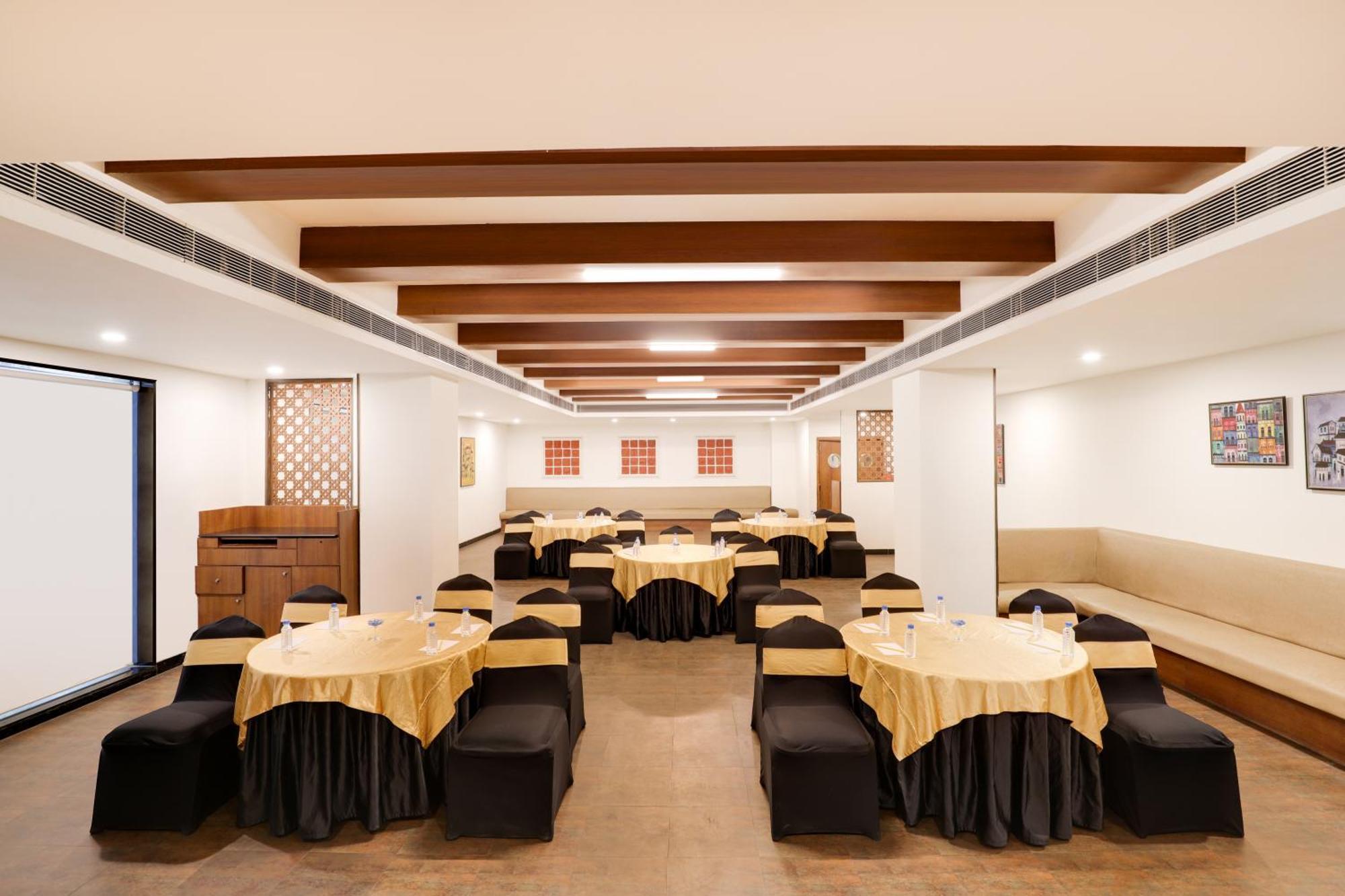Lemon Tree Hotel, Indore Zewnętrze zdjęcie