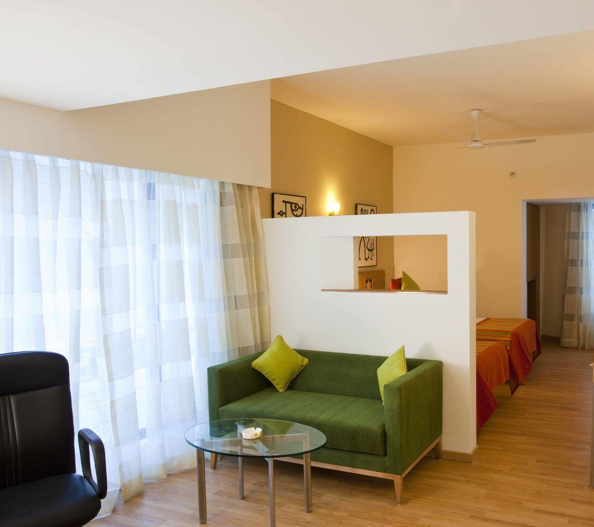 Lemon Tree Hotel, Indore Zewnętrze zdjęcie